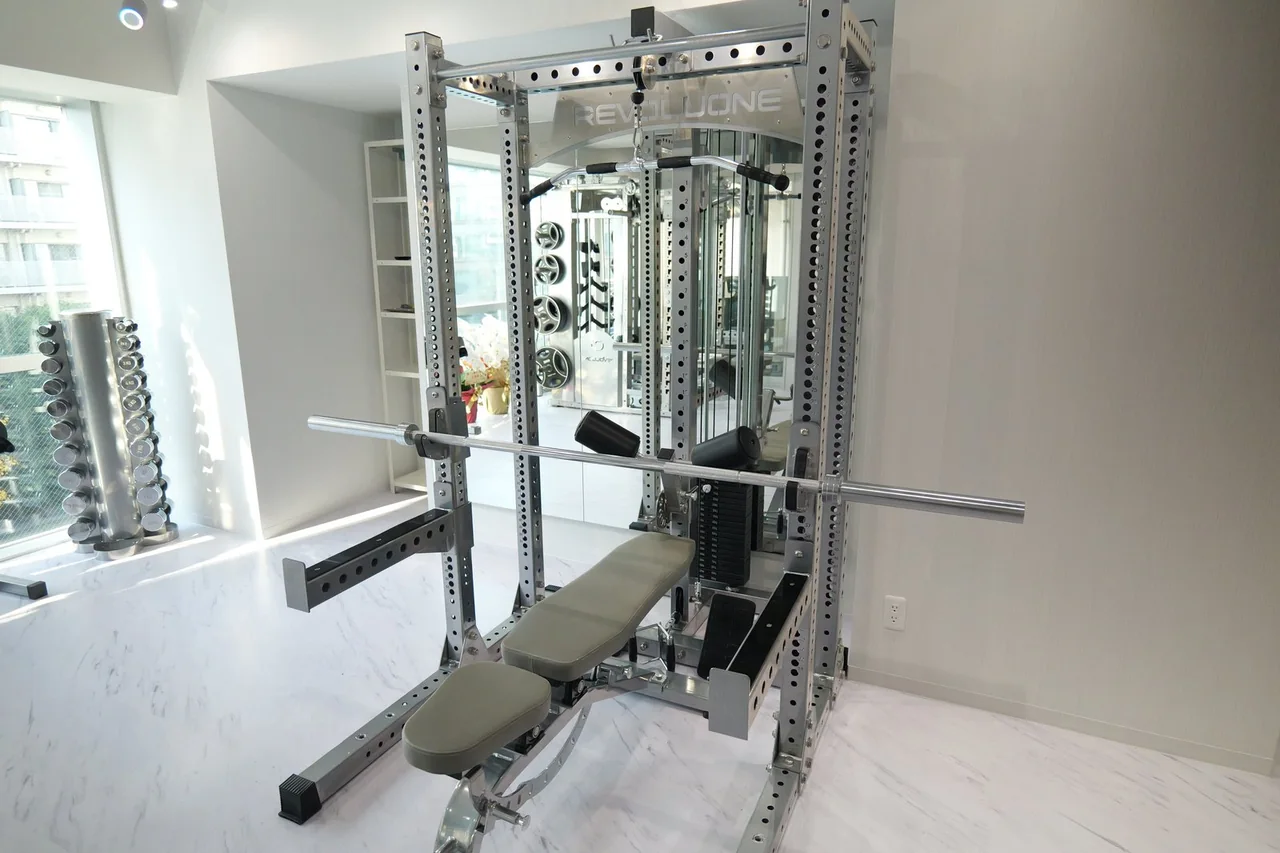 ベンチとラックのディテール